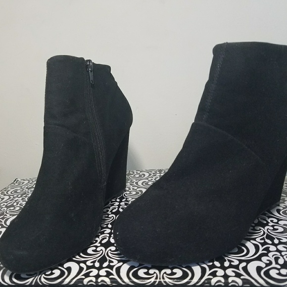 Boot - Picture 2 of 3